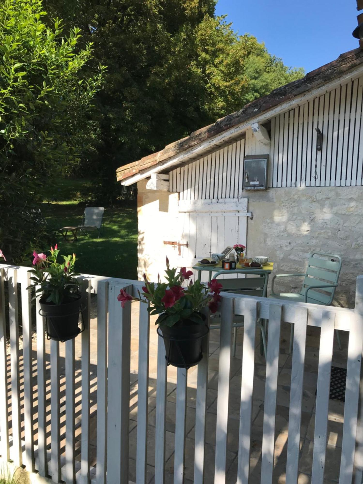 Le Val Du Pech Chantant Chambres D'Hotes Pern 外观 照片